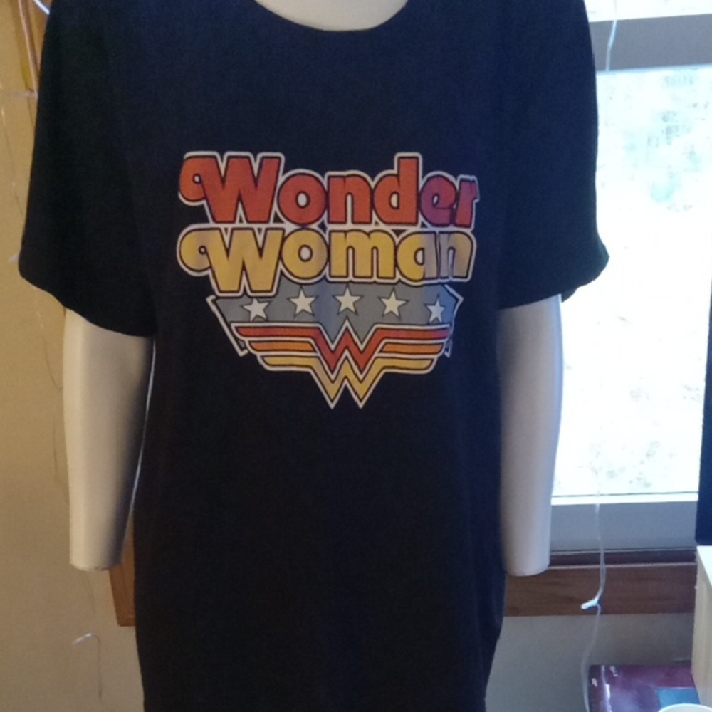 Wonder Woman Graphic Tee - Black